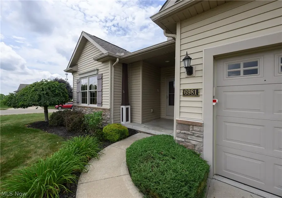 6981 Emerald Cove Nw Avenue, Canal Fulton, OH 44614 - #2