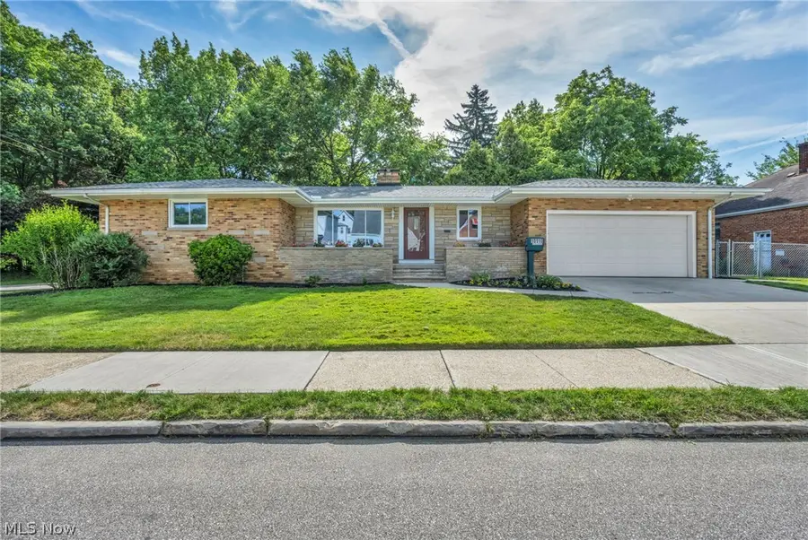10910 Edgepark Drive, Garfield Heights, OH 44125 - #2