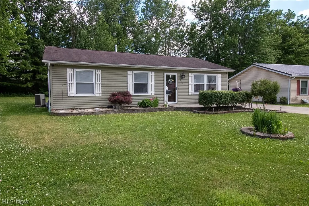 824 S Nearing Circle, Geneva, OH 44041 - #1