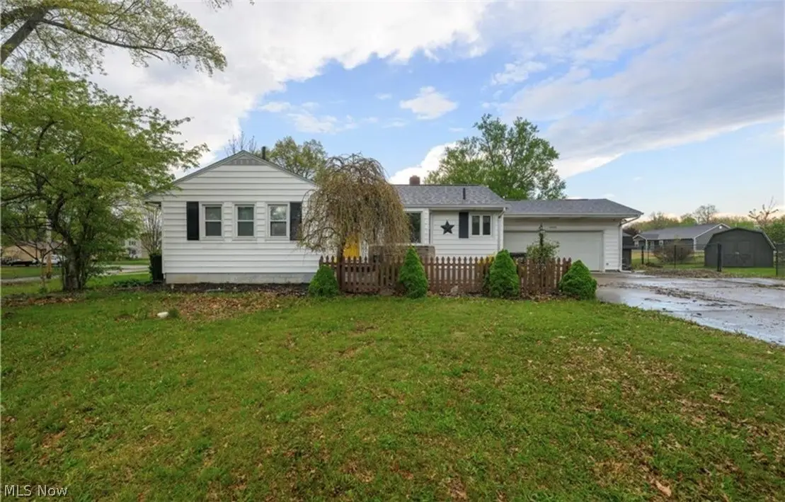 2950 Stanton Nw Avenue, Massillon, OH 44647 - #1