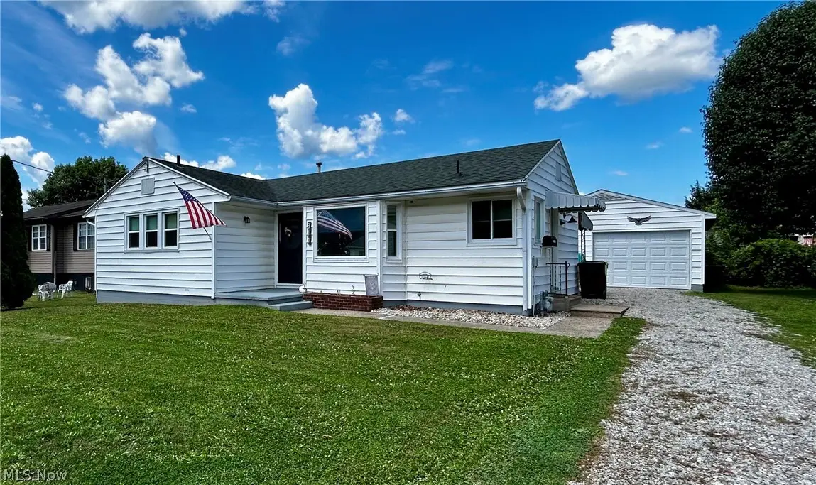 811 Leonard Avenue, Belpre, OH 45714 - #1