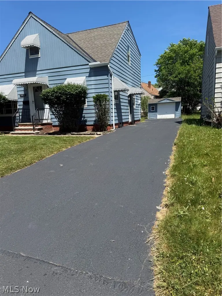 5469 Thomas Street, Maple Heights, OH 44137 - #2