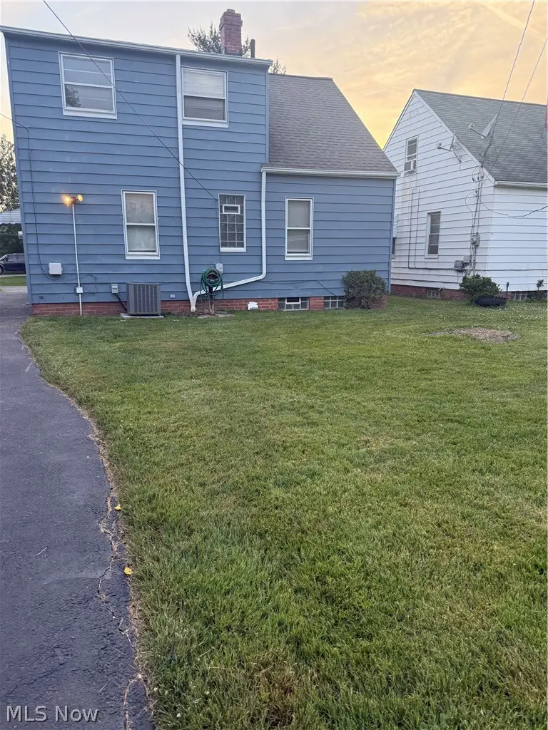 5469 Thomas Street, Maple Heights, OH 44137 - #3