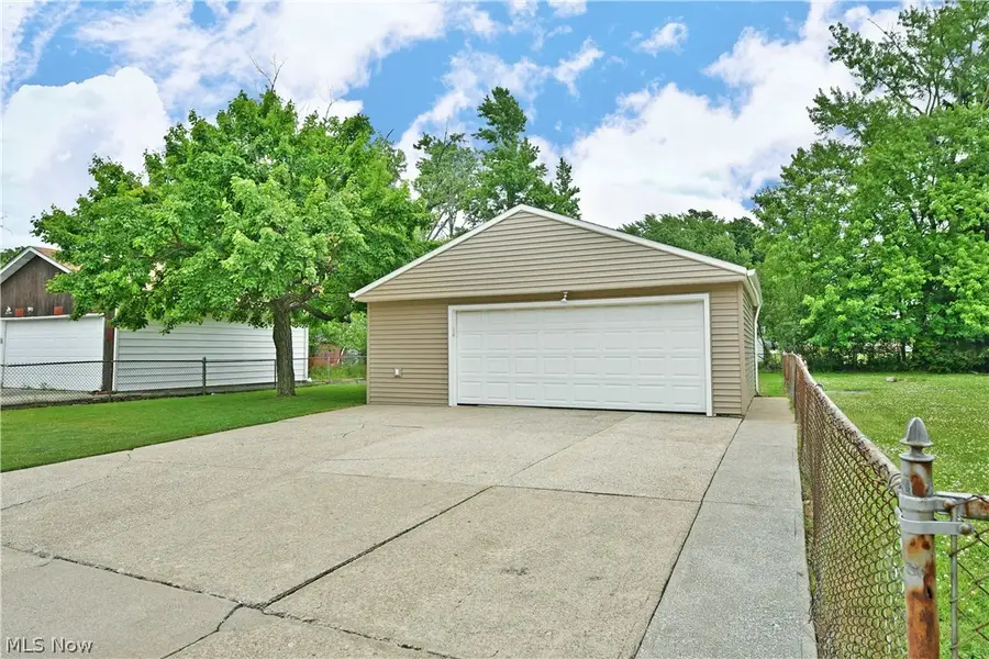 1239 Churchill Road, Lyndhurst, OH 44124 - #3