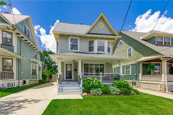 1614 Robinwood Avenue, Lakewood, OH 44107