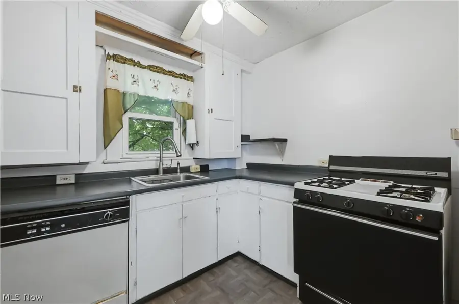 121 Olive Street, Girard, OH 44420 - #3