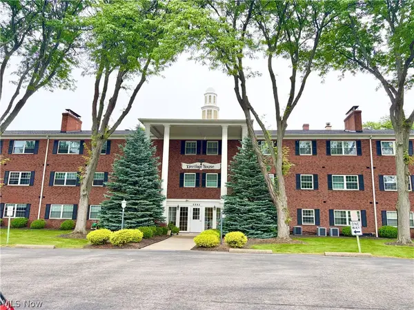 2885 Pease Drive, Rocky River, OH 44116