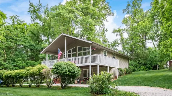 7945 Lakeview Drive, Nashport, OH 43830