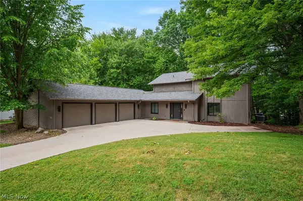 10934 Fawn Meadow Lane, Strongsville, OH 44149