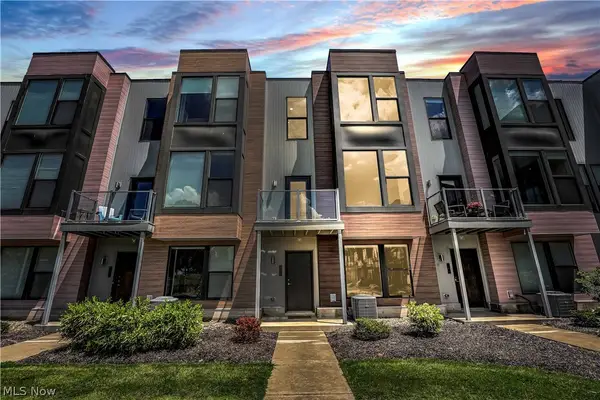1208 W 73rd Place, Cleveland, OH 44102