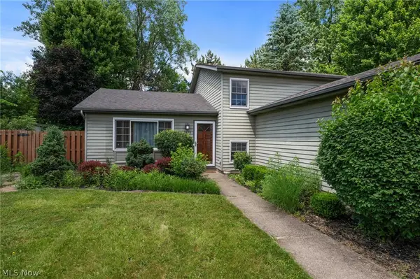 9539 Glencairn Lane, Olmsted Falls, OH 44138