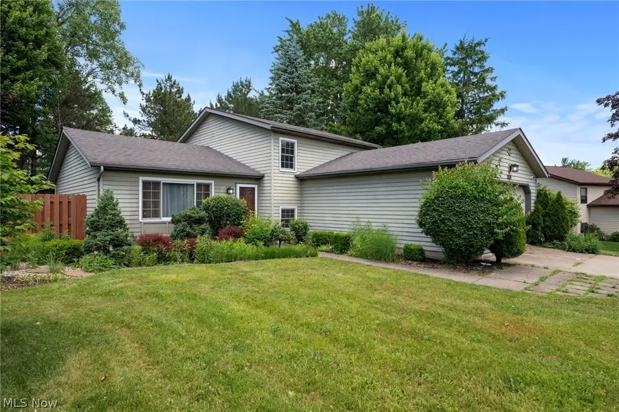 9539 Glencairn Lane, Olmsted Falls, OH 44138 - #2