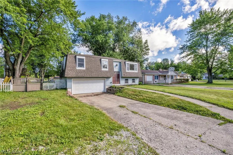 8742 Usher Road, Olmsted, OH 44138 - #2