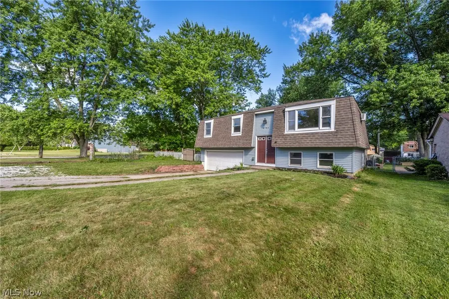 8742 Usher Road, Olmsted, OH 44138 - #3
