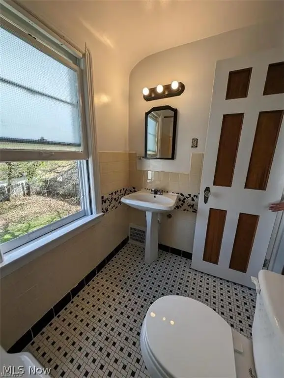 18707 Shawnee Avenue, Cleveland, OH 44119 - #3