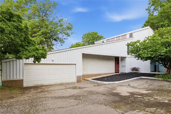 13 Sutton Place, Shaker Heights, OH 44120