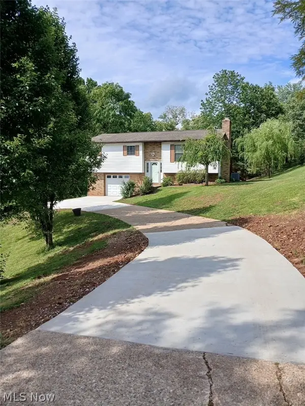 10 1st Court, Belpre, OH 45714