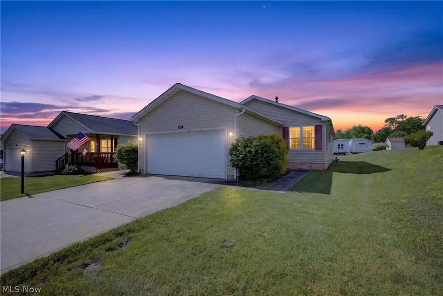 668 Woodlawn Rd, Chardon, OH 44024 - #2