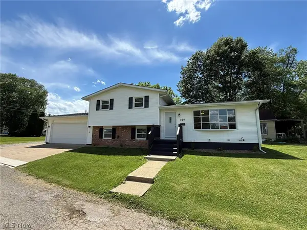 220 W 11th Street, Uhrichsville, OH 44683