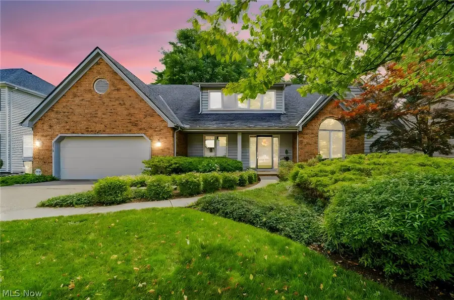 5513 Pheasants Walk Drive, North Olmsted, OH 44070 - #2