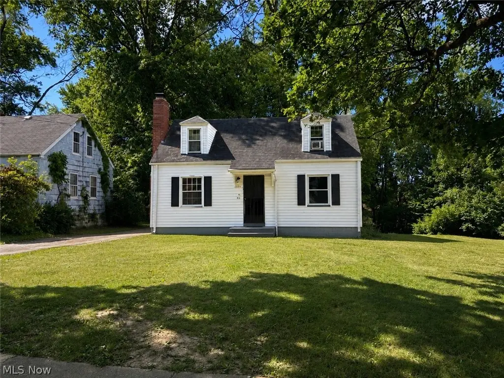 451 W Hylda Avenue, Youngstown, OH 44511 - #1