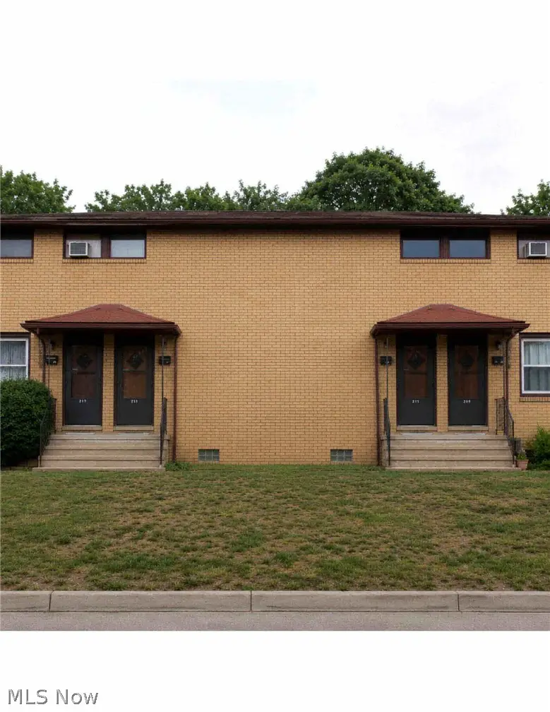 211 Clara Court, Louisville, OH 44641 - #1
