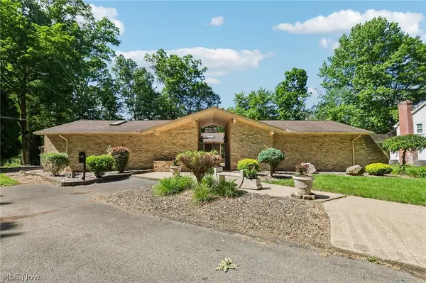 2141 Arms Drive, Girard, OH 44420