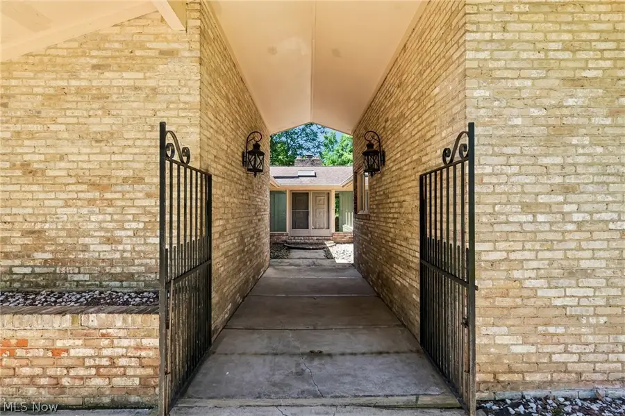 2141 Arms Drive, Girard, OH 44420 - #3