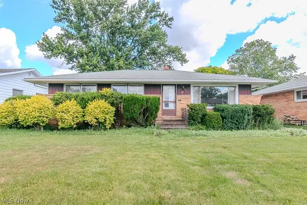 73 E Parkleigh Drive, Seven Hills, OH 44131