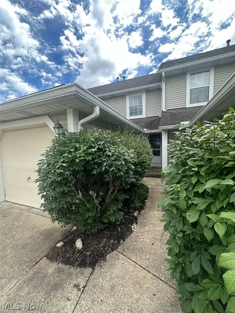 2450 Wrens S Drive, Stow, OH 44224 - #2