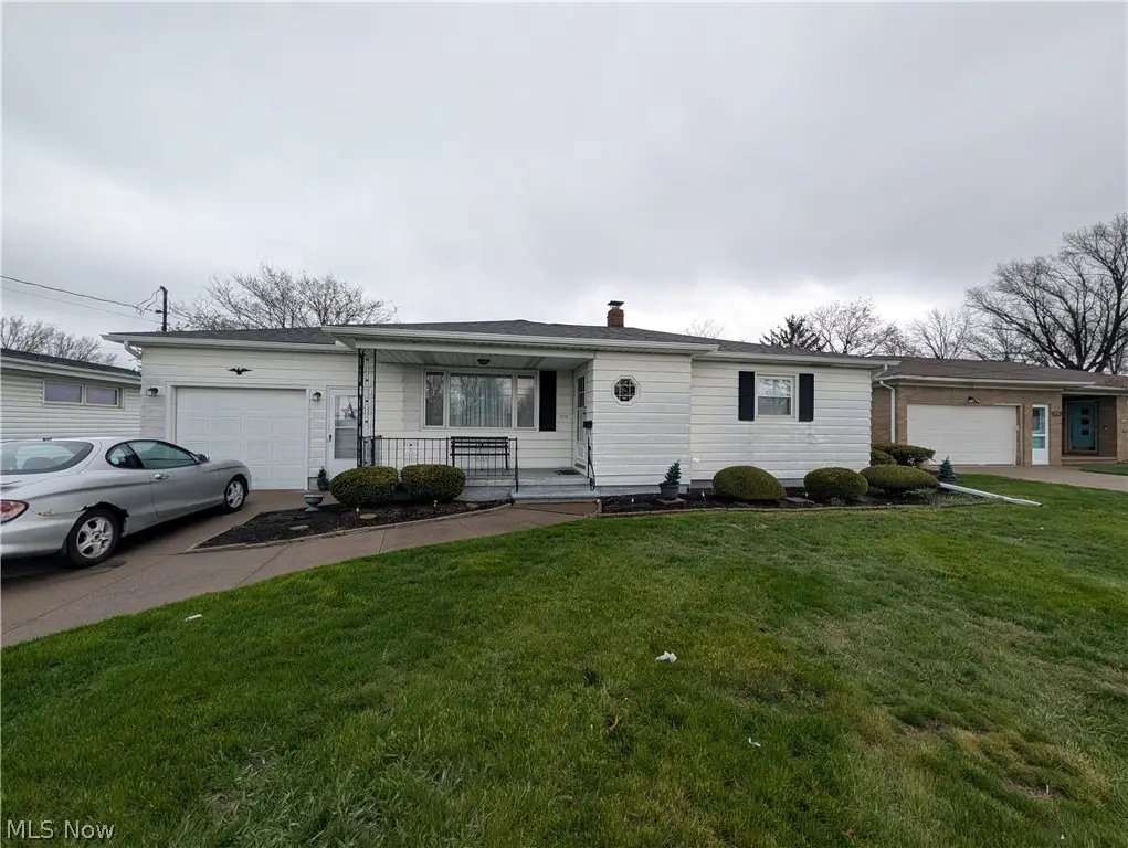 1124 W 37th Street, Lorain, OH 44052 - #1