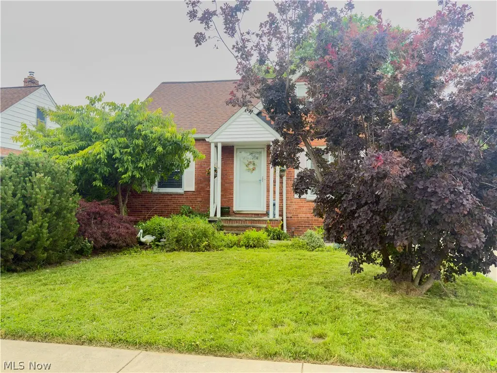 220 E 327th Street, Willowick, OH 44095 - #1