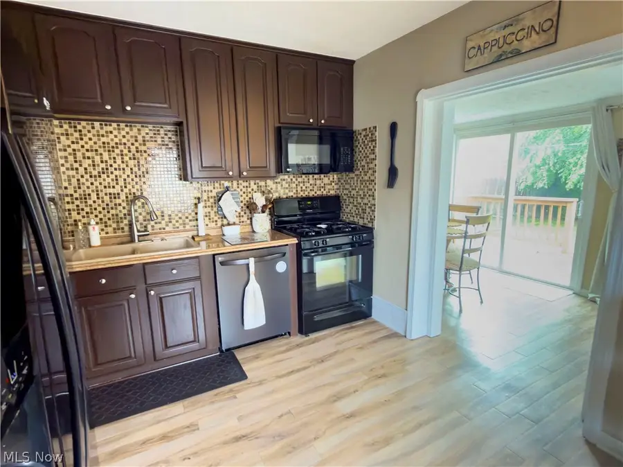 220 E 327th Street, Willowick, OH 44095 - #3