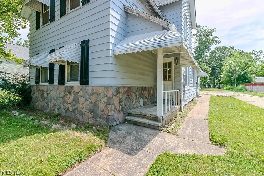 3295 W 46th Street, Cleveland, OH 44102 - #3