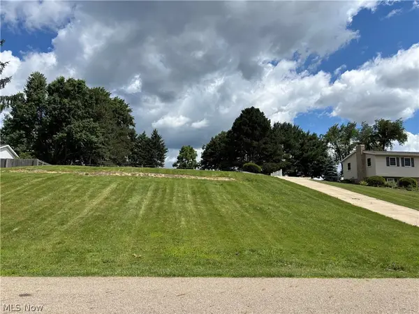 1133 Scenicrest Nw Street, Uniontown, OH 44685