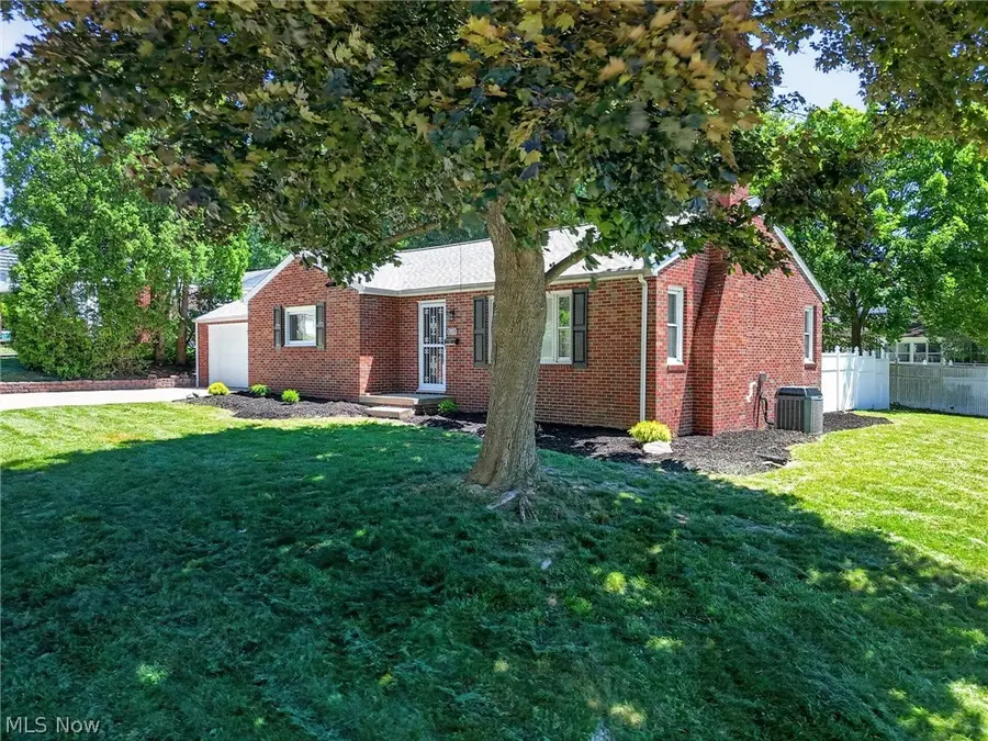 1807 Wicliff Ne Avenue, Massillon, OH 44646 - #3