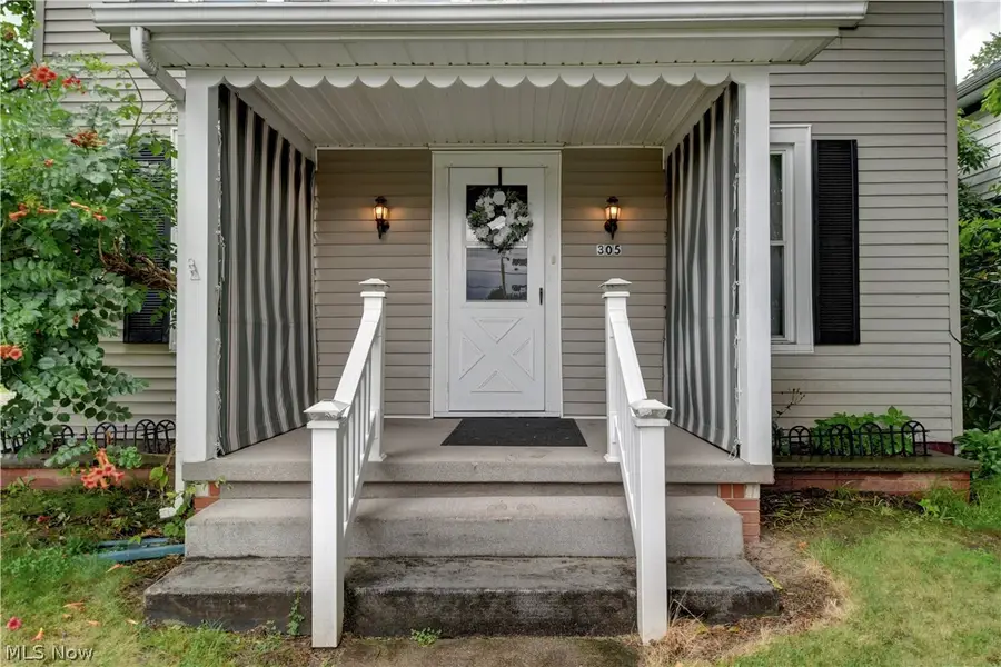 305 Main W Street, Beach City, OH 44608 - #3