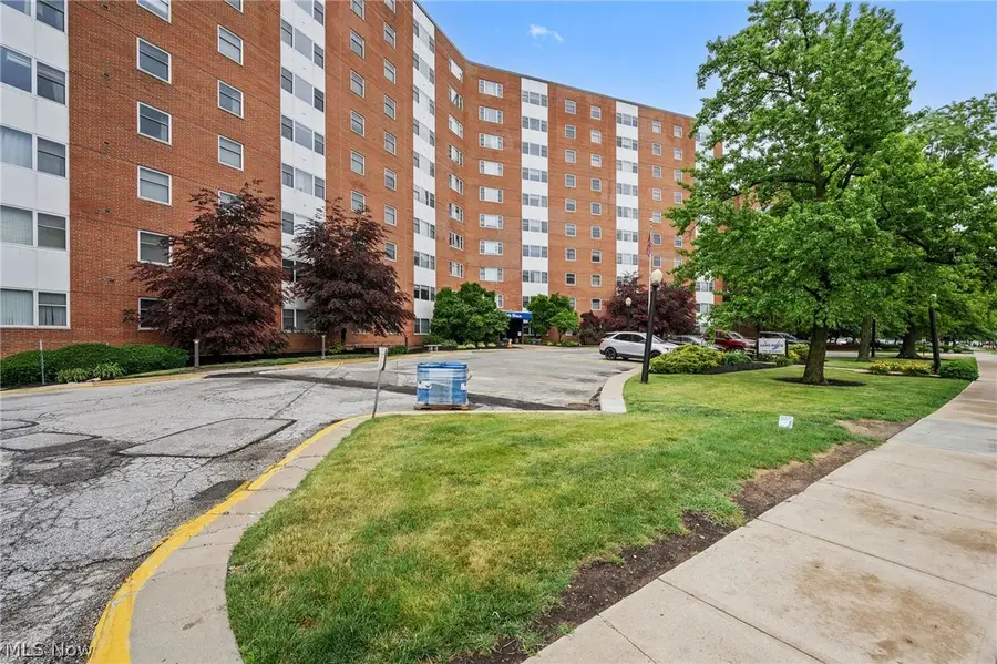 11850 Edgewater Drive #110, Lakewood, OH 44107 - #2