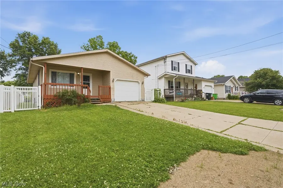 1094 Stratford Street, Barberton, OH 44203 - #3