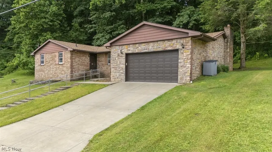 404 W Wildwood Drive, Parkersburg, WV 26101 - #2