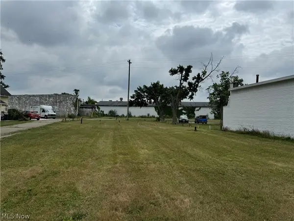 246 S Prospect Avenue, Hartville, OH 44632