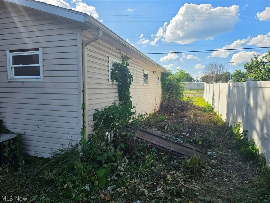 49 E Muskingum Avenue, Dresden, OH 43821 - #2