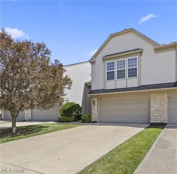 29026 Pembrooke Boulevard, Olmsted Falls, OH 44138
