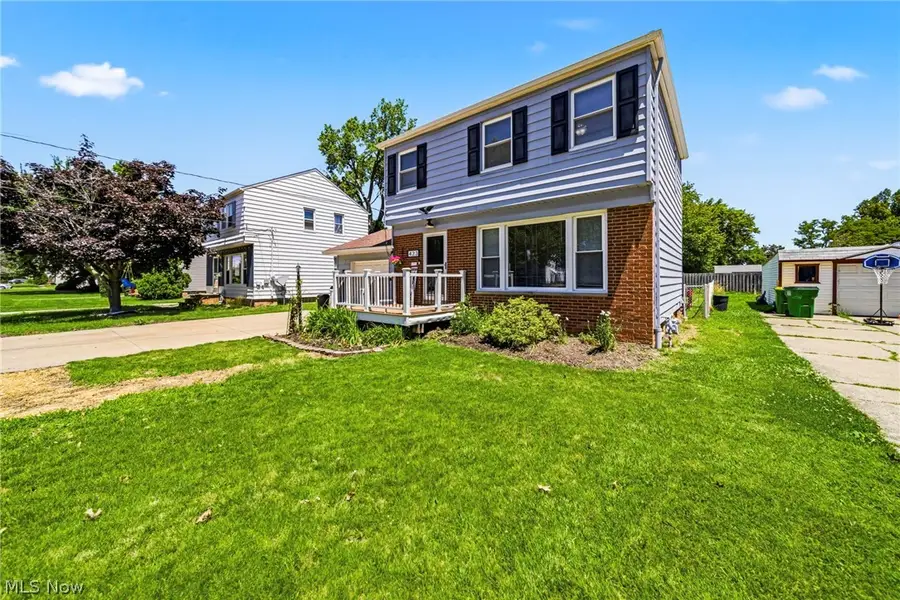 423 E 305th Street, Willowick, OH 44095 - #3