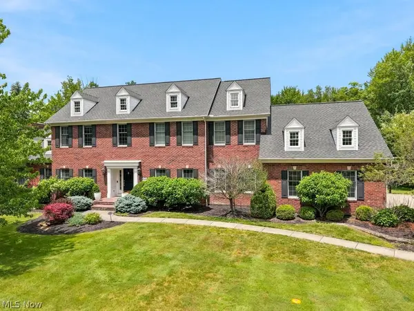 8320 Woodberry Boulevard, Chagrin Falls, OH 44023
