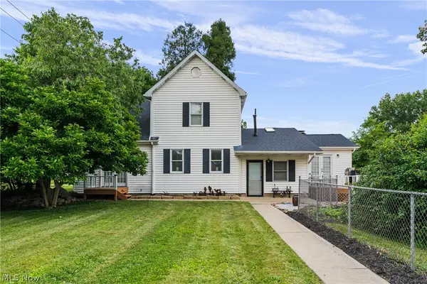 7160 Strausser Nw Street, North Canton, OH 44720