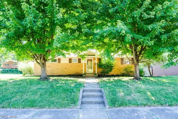 904 Woodside Se Avenue, North Canton, OH 44720