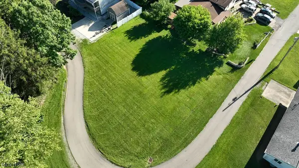 6054 W Lakeside Sw Drive, Sherrodsville, OH 44675