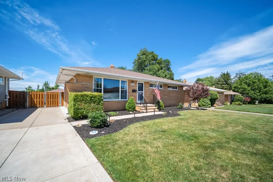 145 E Englewood Drive, Seven Hills, OH 44131 - #3