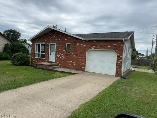 880 Ray Ne Avenue, New Philadelphia, OH 44663